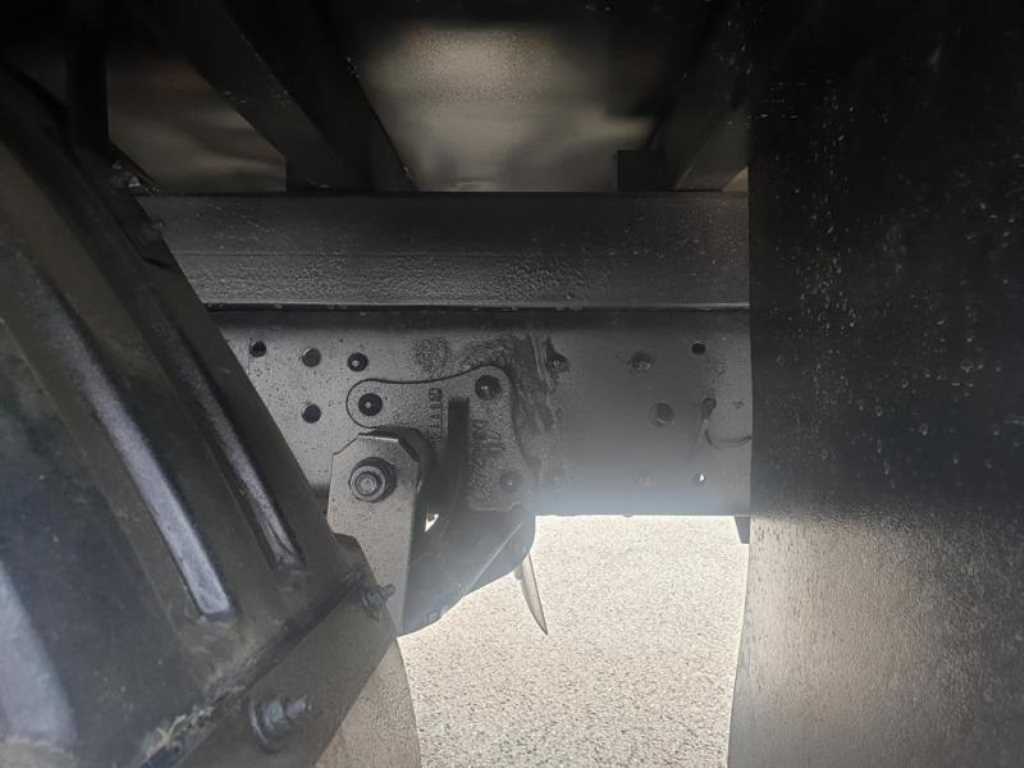 medium and large cargo truck - Vista 9