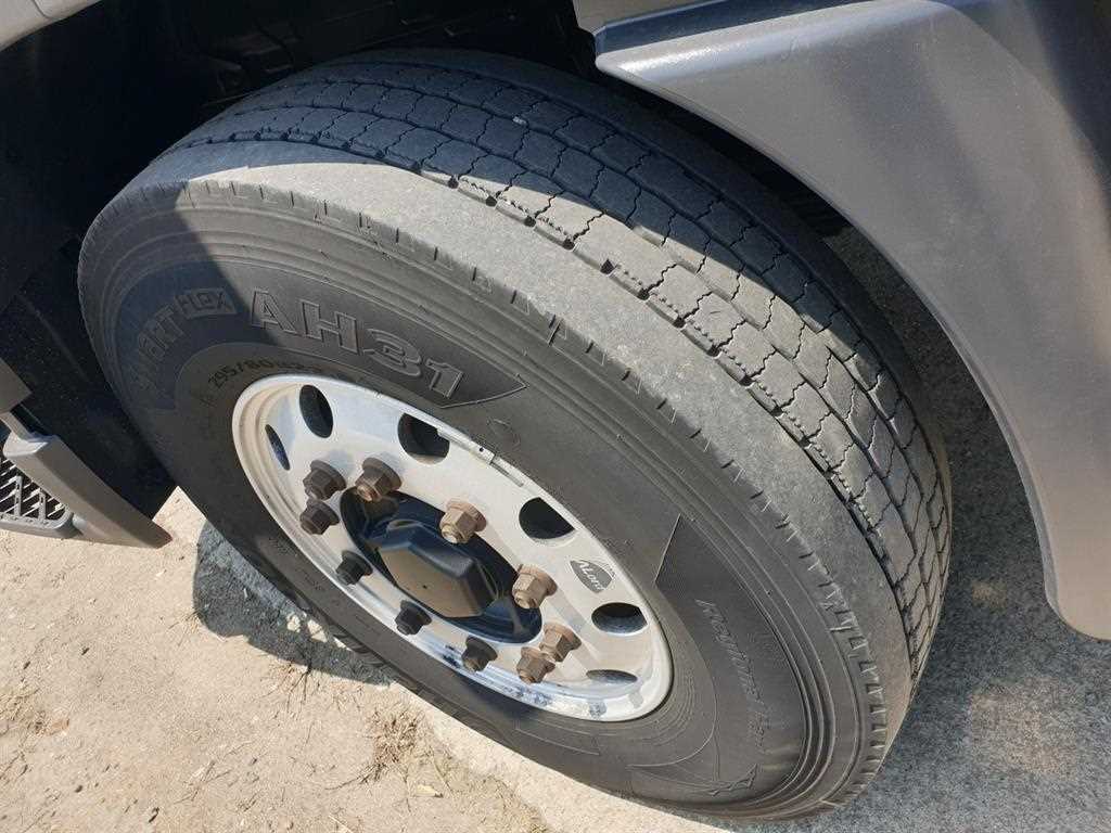 medium and large cargo truck - Vista 8