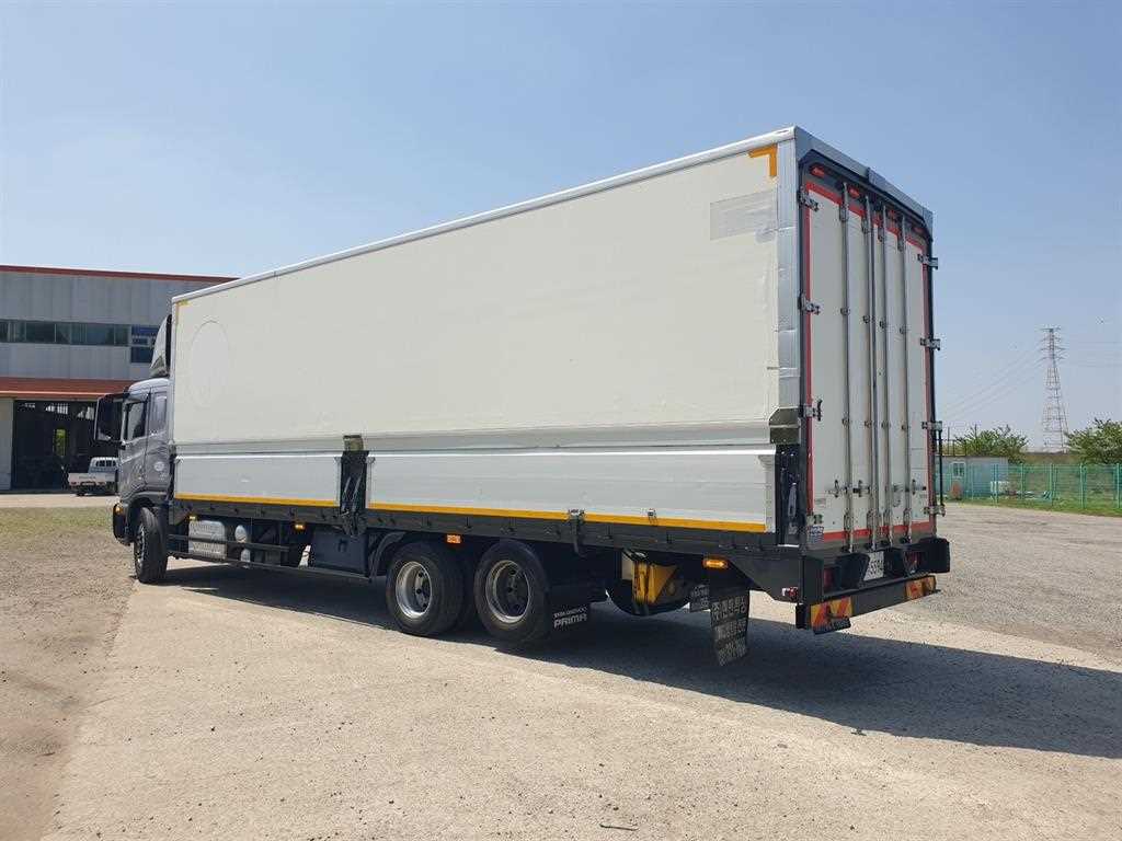 medium and large cargo truck - Vista 4