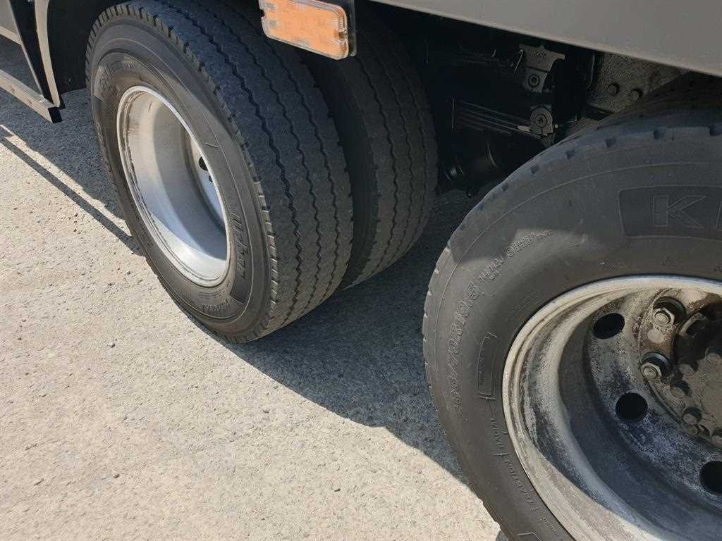 medium and large cargo truck - Vista 9