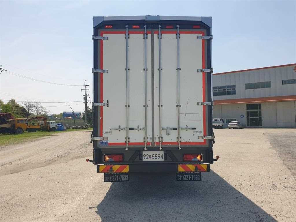 medium and large cargo truck - Vista 5