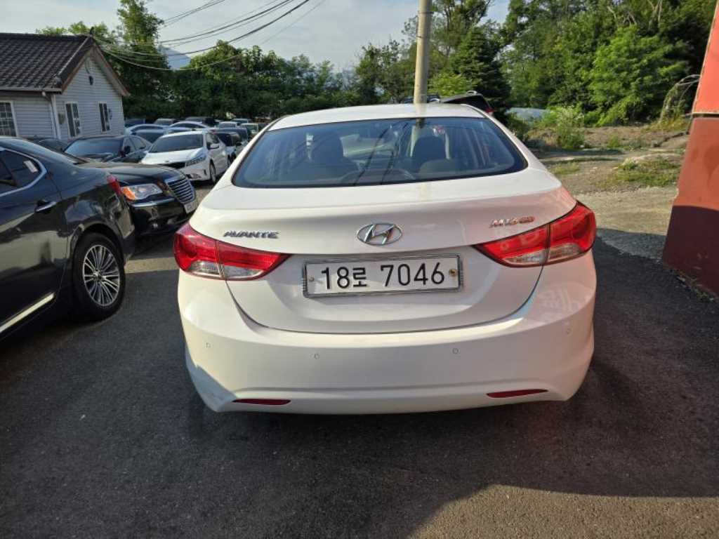 HYUNDAI Avante - Vista 4