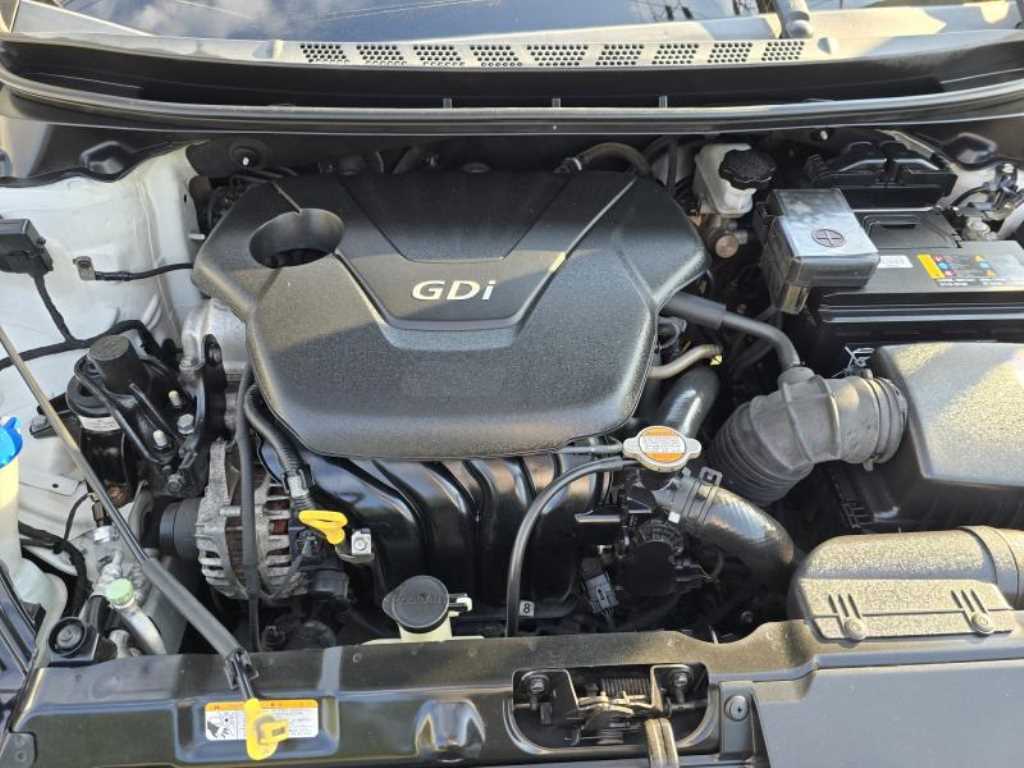 HYUNDAI Avante - Vista 9