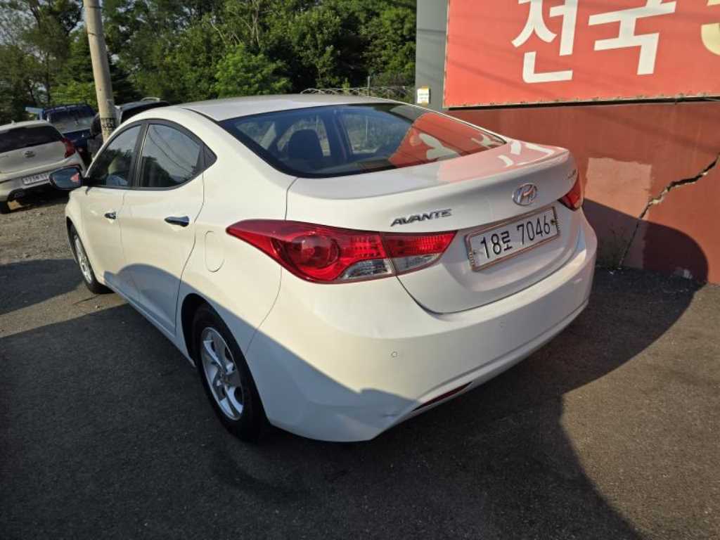 HYUNDAI Avante - Vista 6