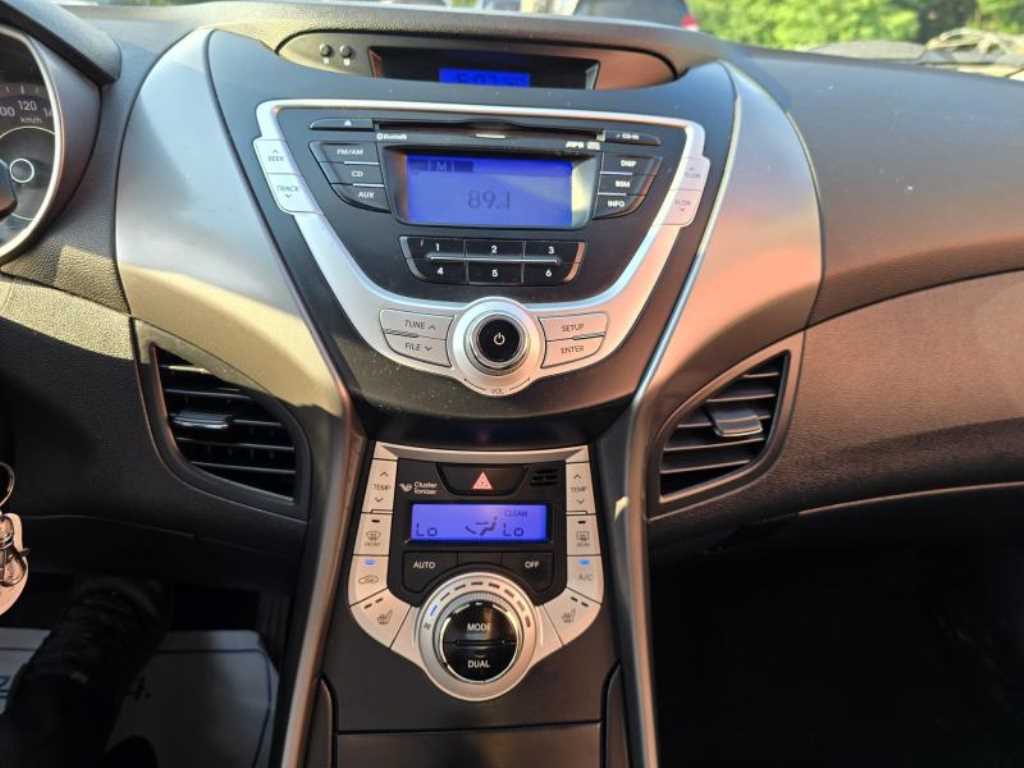 HYUNDAI Avante 2011 Blanco - Importación desde Corea - HF Imports Iquique - Foto 13