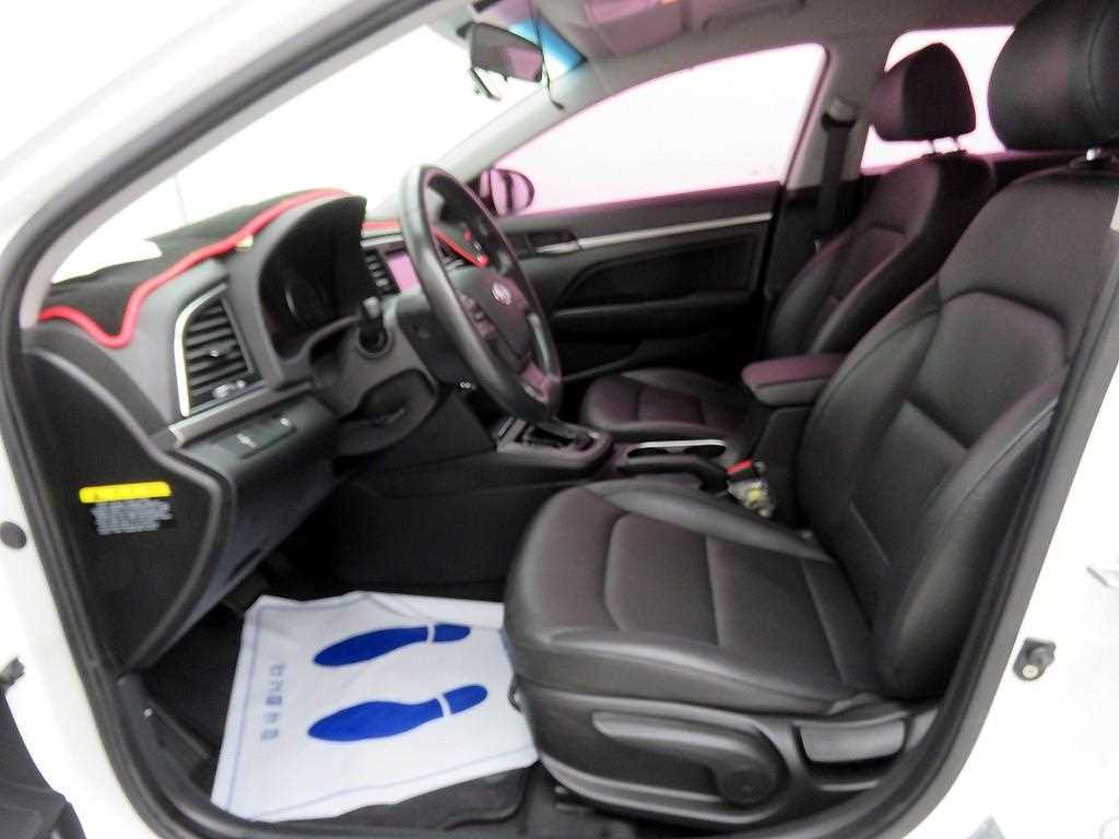 HYUNDAI Avante - Vista 5