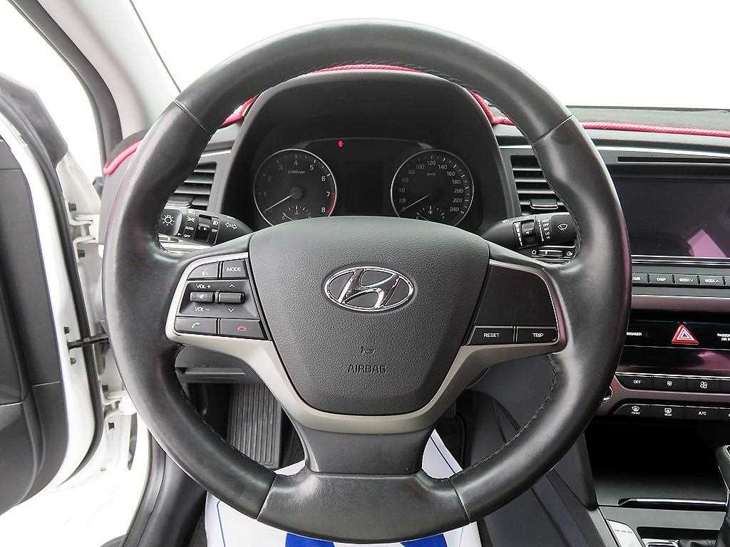 HYUNDAI Avante - Vista 8