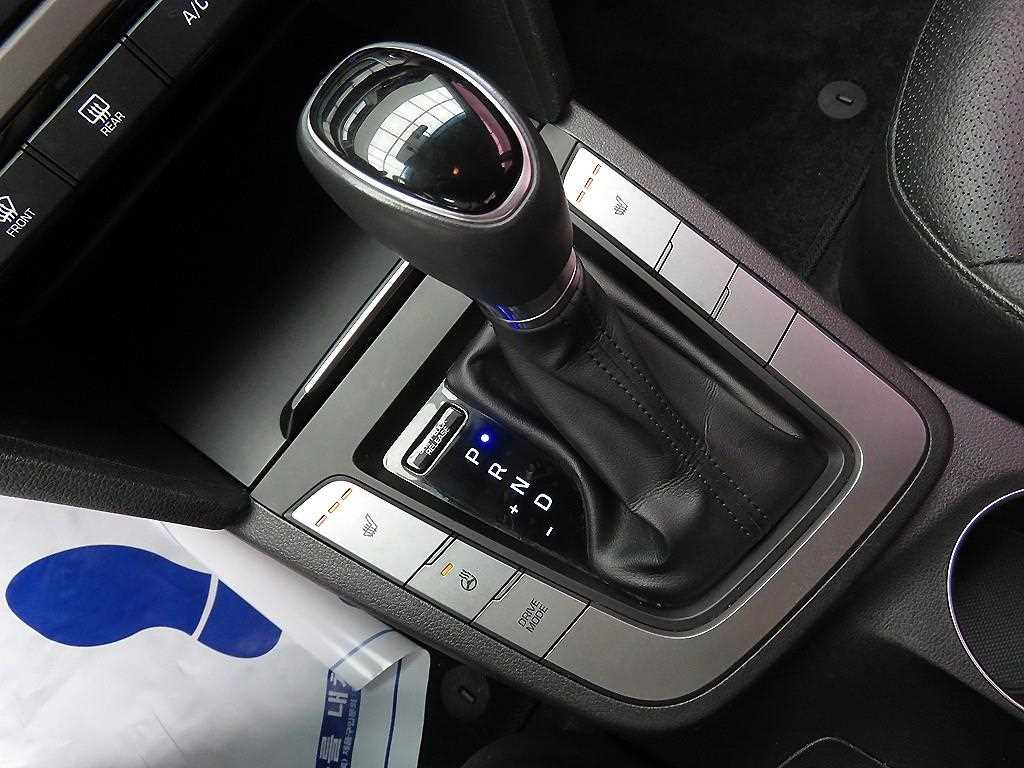 HYUNDAI Avante - Vista 11