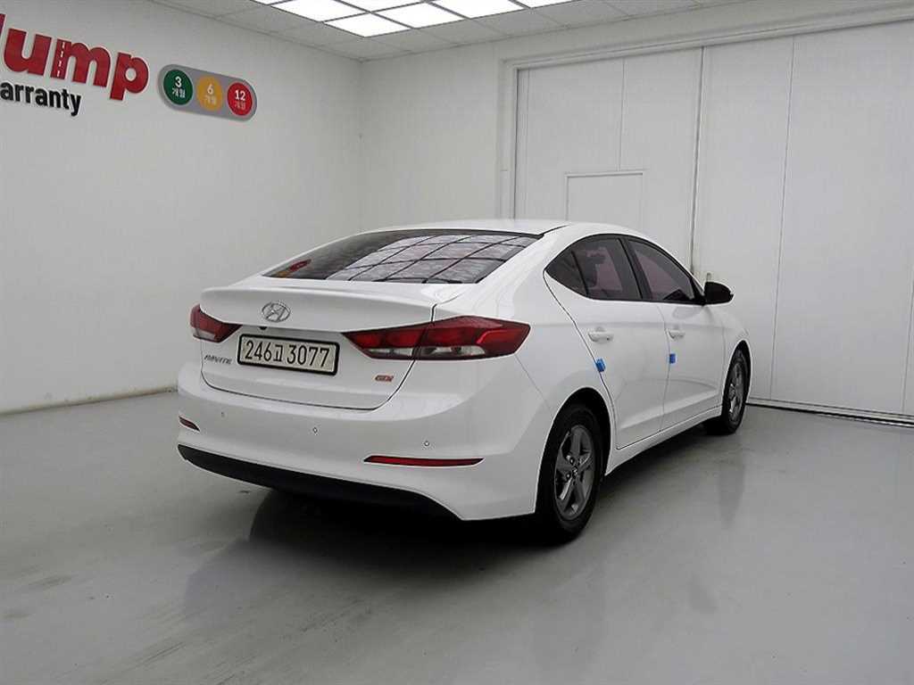 HYUNDAI Avante - Vista 4