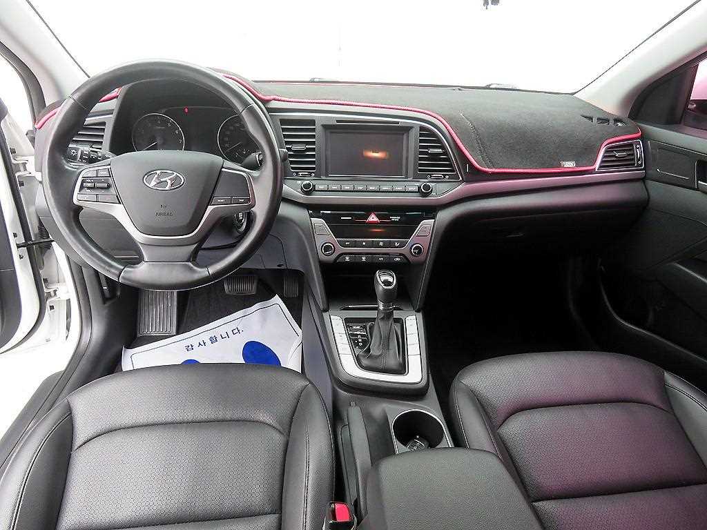 HYUNDAI Avante - Vista 7