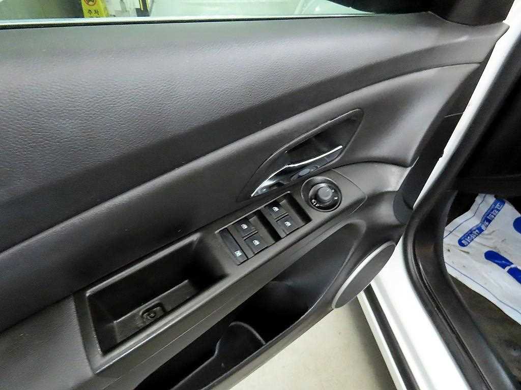 Chevrolet Cruise 2013 Blanco - Importación desde Corea - HF Imports Iquique - Foto 13