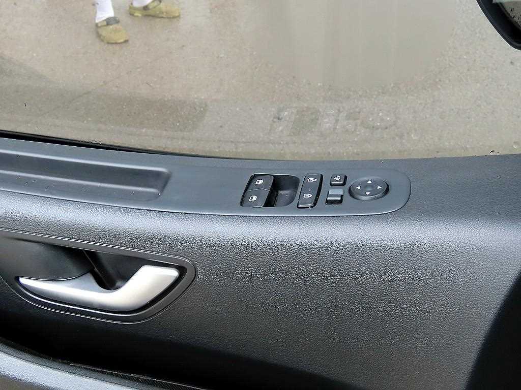 HYUNDAI Staria - Vista 11