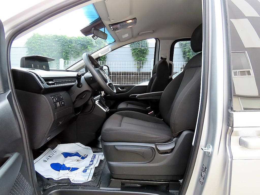 HYUNDAI Staria - Vista 5