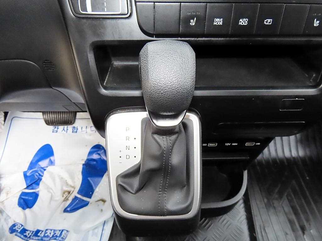 HYUNDAI Staria - Vista 10