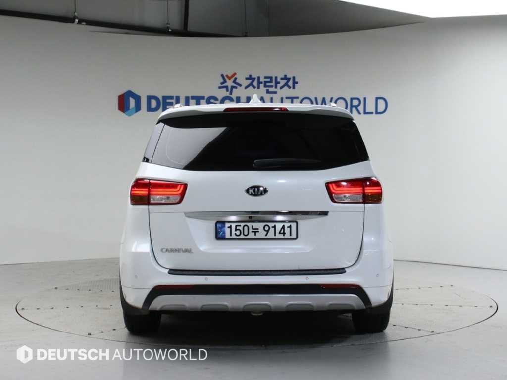 KIA Carnival - Vista 4