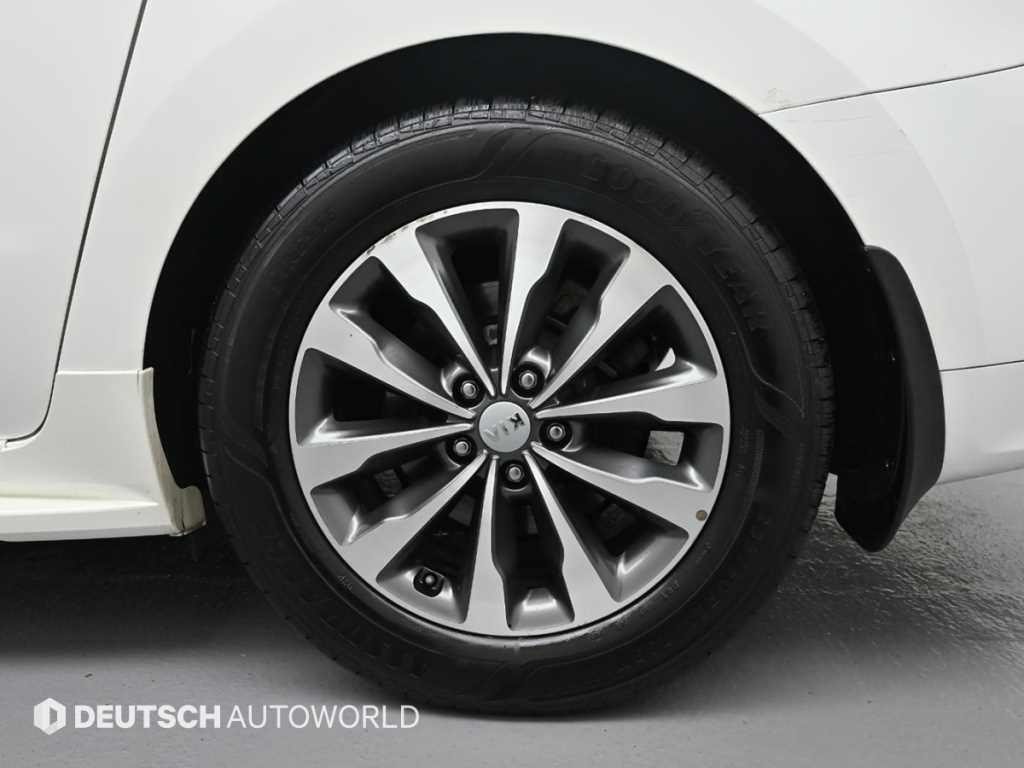 KIA Carnival - Vista 5