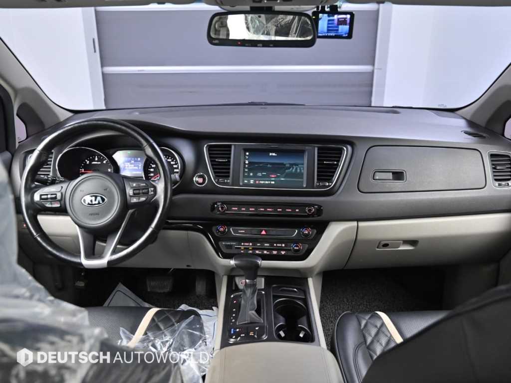 KIA Carnival - Vista 7