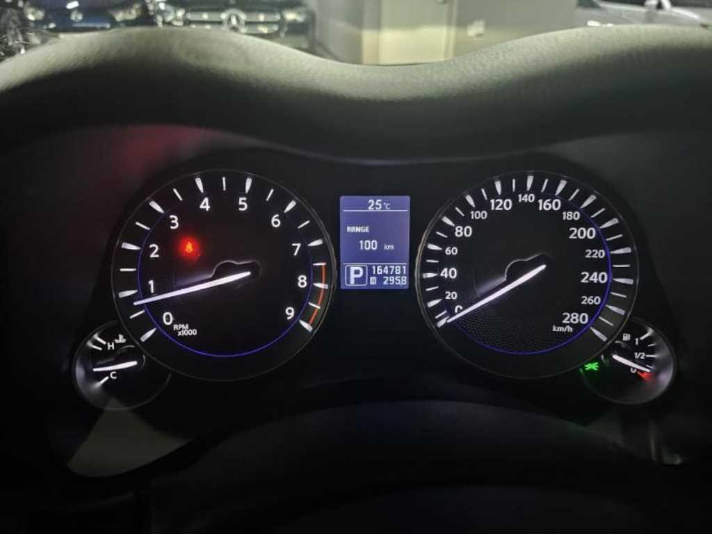 Infiniti M - Vista 9