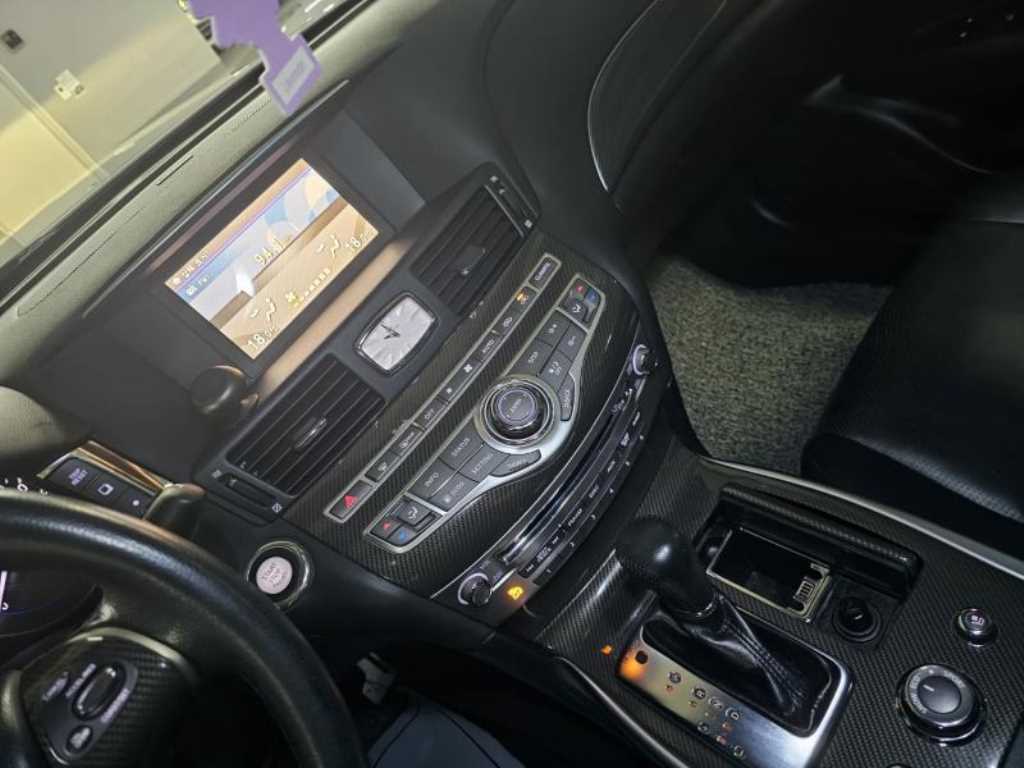 Infiniti M - Vista 10