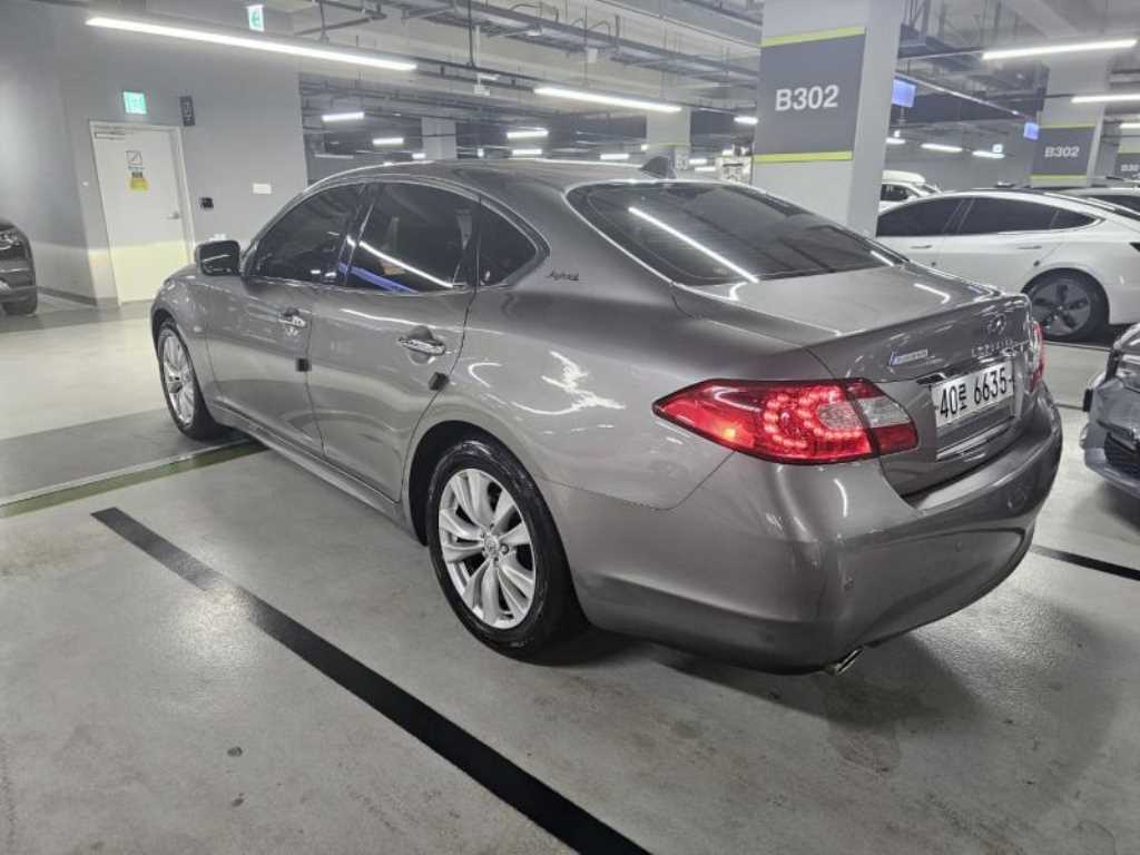 Infiniti M - Vista 4