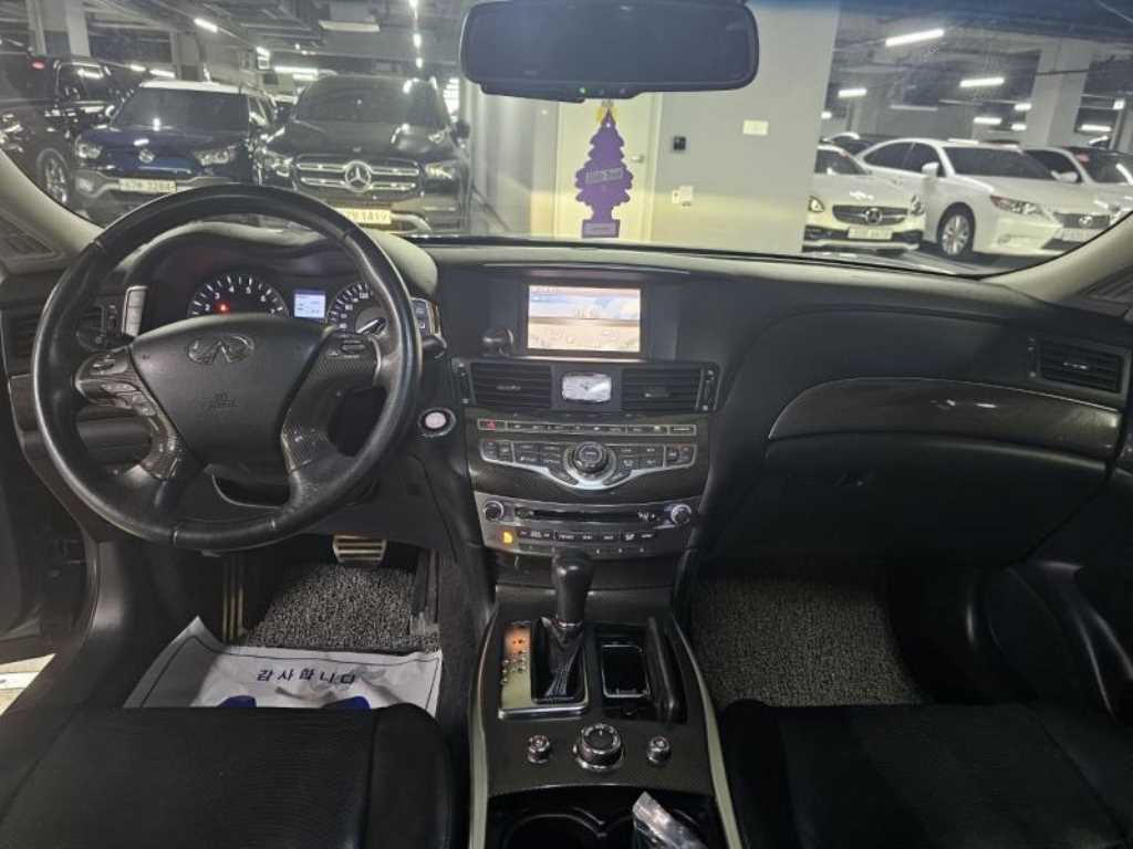 Infiniti M - Vista 8