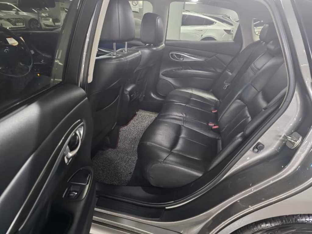 Infiniti M - Vista 6