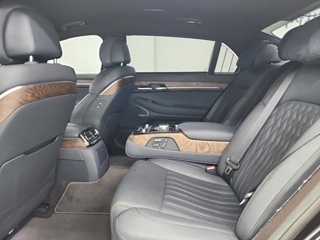 Genesis G90 - Vista 12
