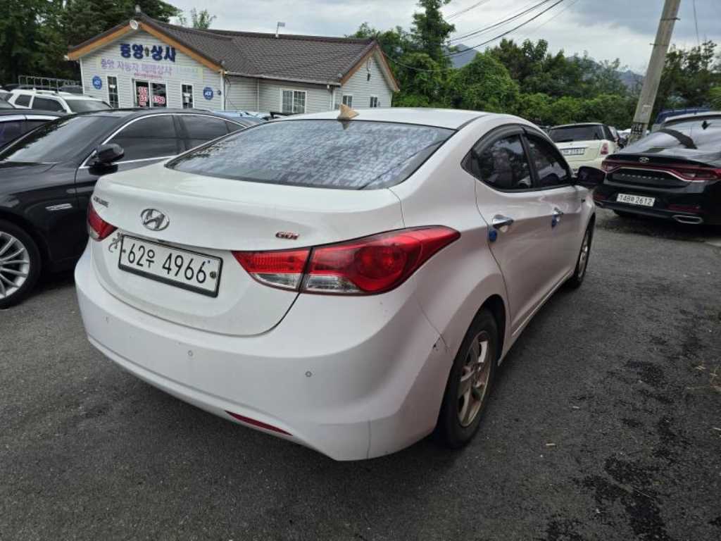 HYUNDAI Avante - Vista 4
