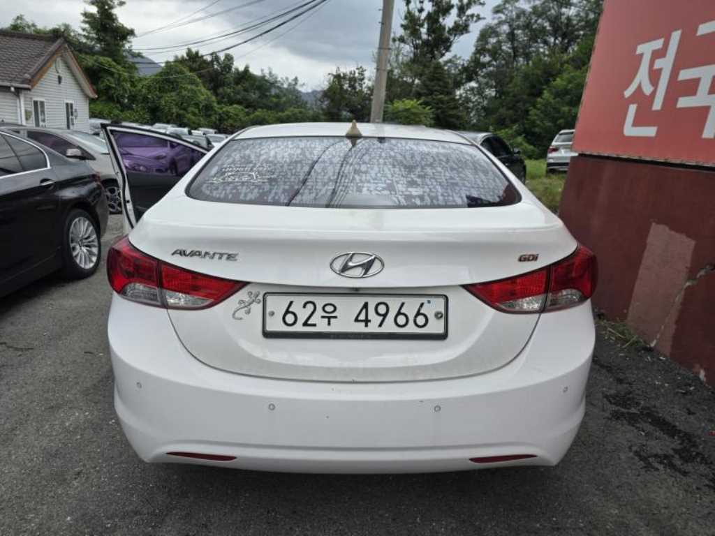 HYUNDAI Avante - Vista 5