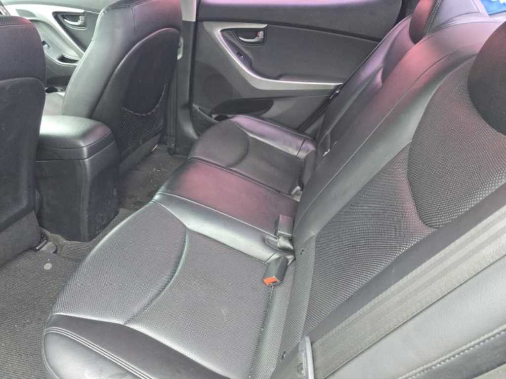 HYUNDAI Avante - Vista 6