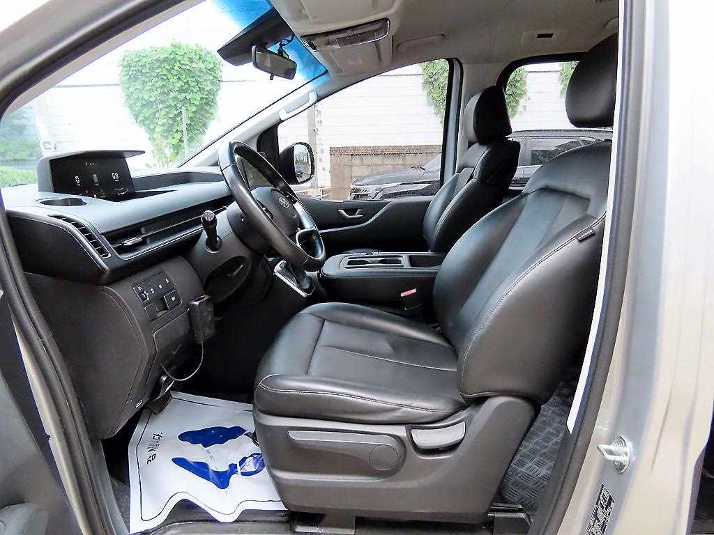 HYUNDAI Staria - Vista 5