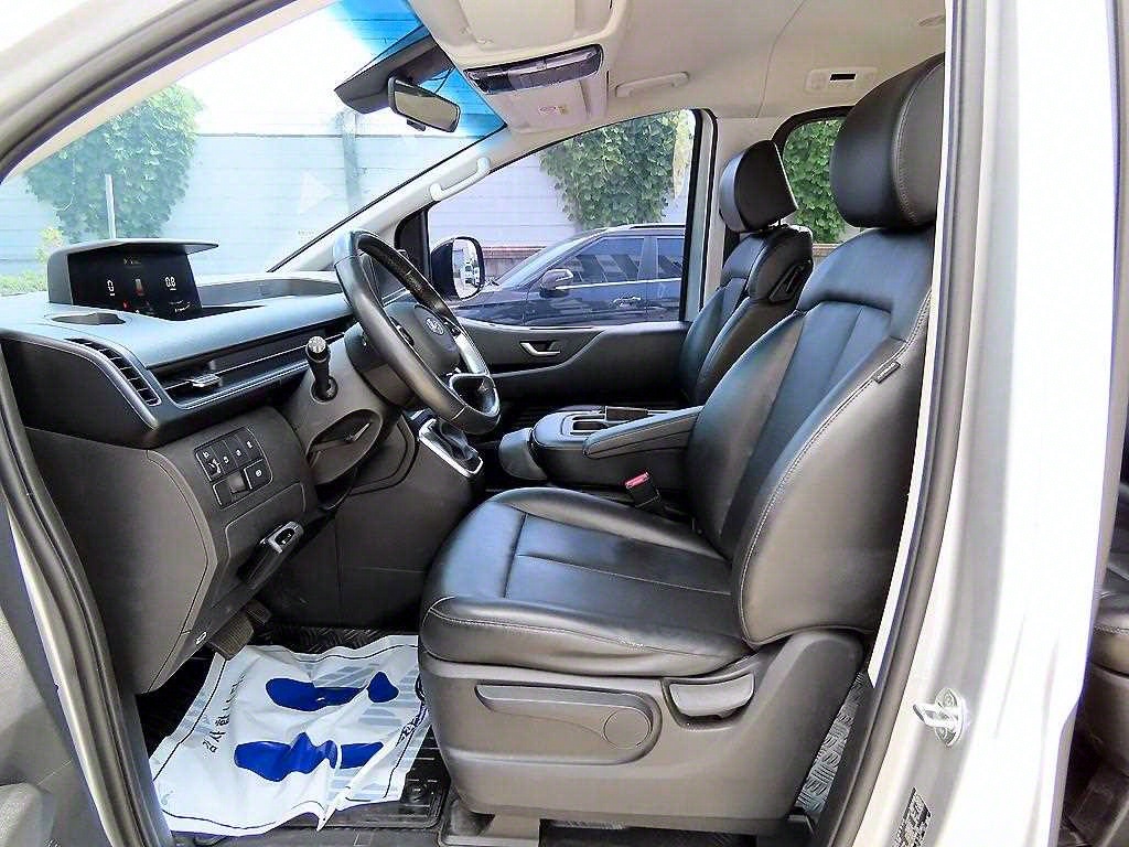 HYUNDAI Staria - Vista 5