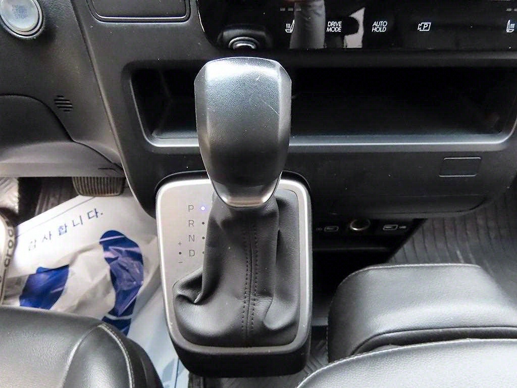 HYUNDAI Staria - Vista 10