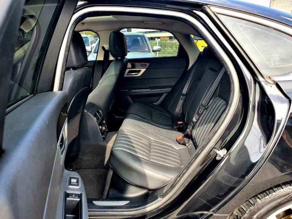 Jaguar XF - Vista 10