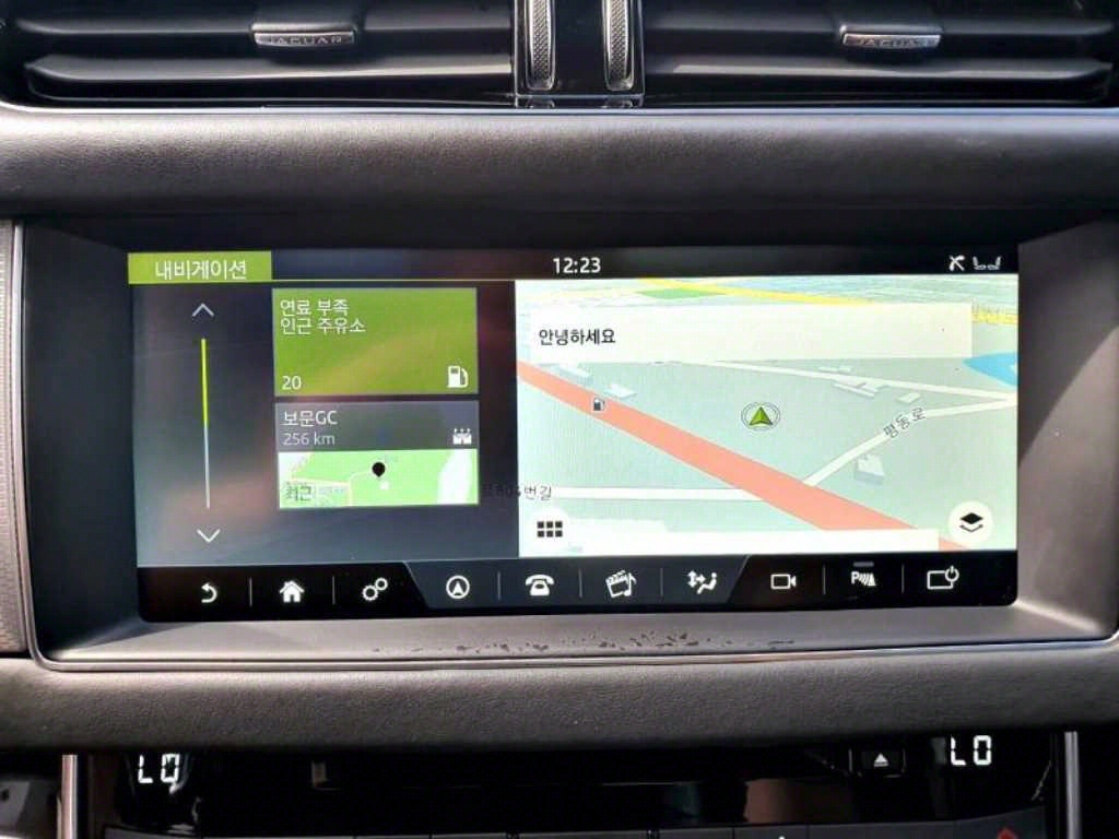 Jaguar XF - Vista 12