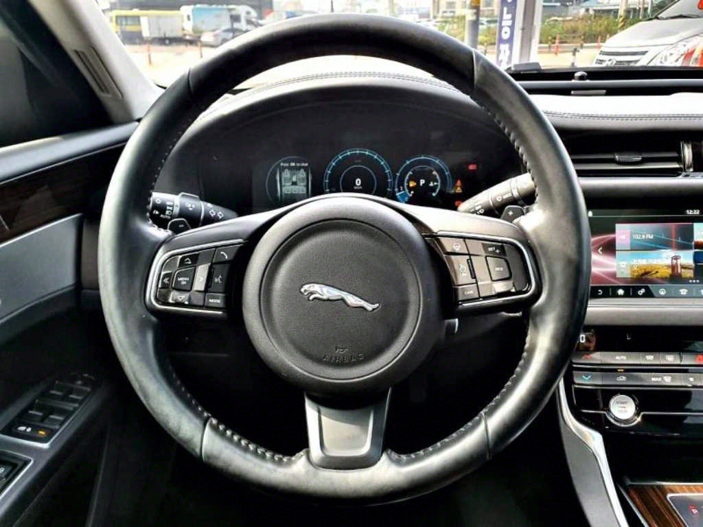 Jaguar XF - Vista 11