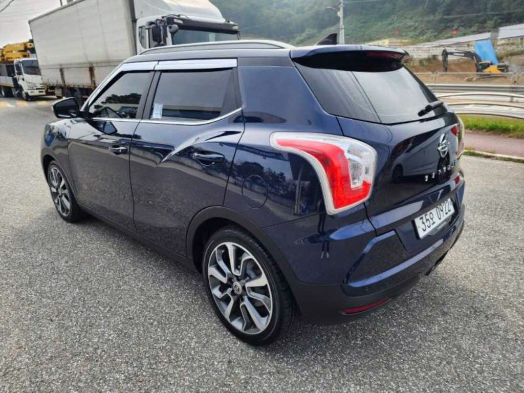 Ssangyong Tivoli - Vista 4