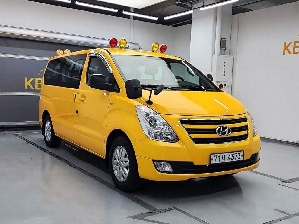 HYUNDAI Starex - Vista 4