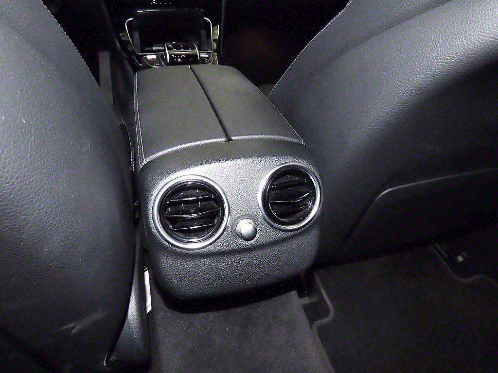 Mercedes Benz C Class 2018 Negro - Importación desde Corea - HF Imports Iquique - Foto 16