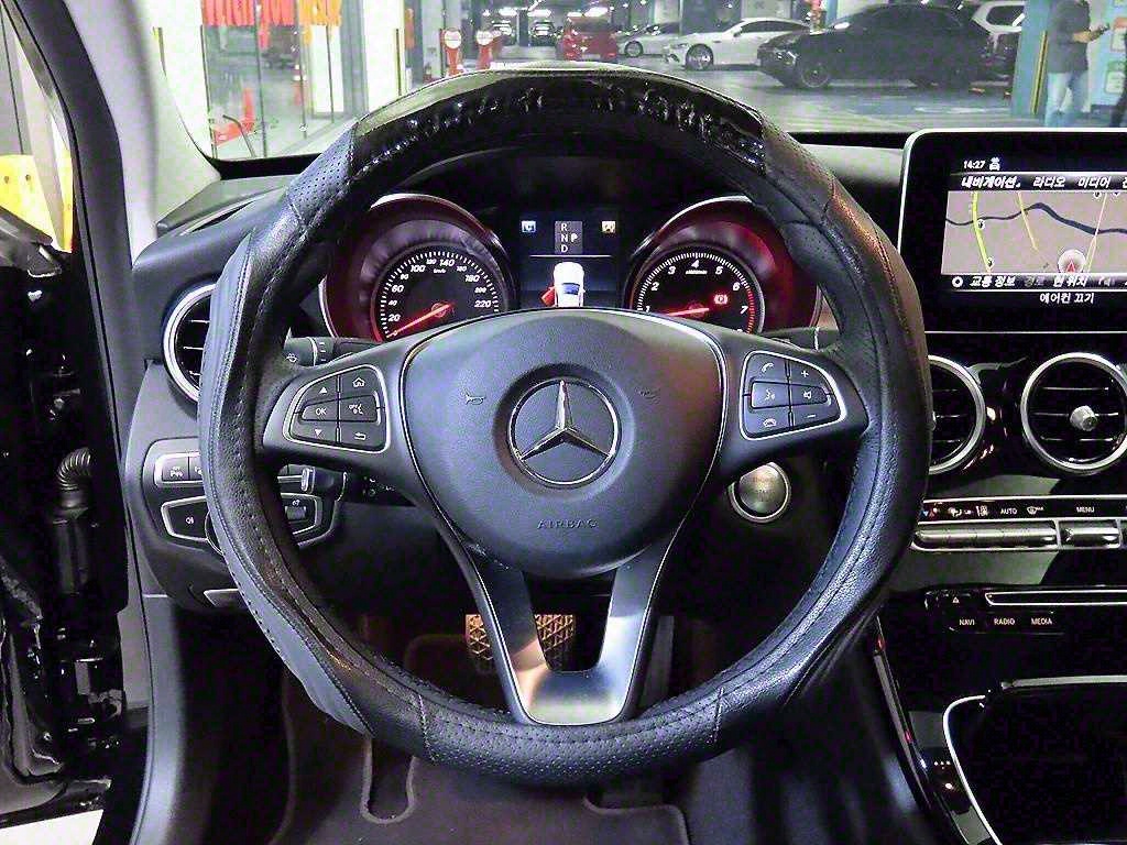 Mercedes Benz C Class - Vista 8