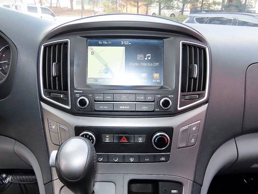 HYUNDAI Starex - Vista 12