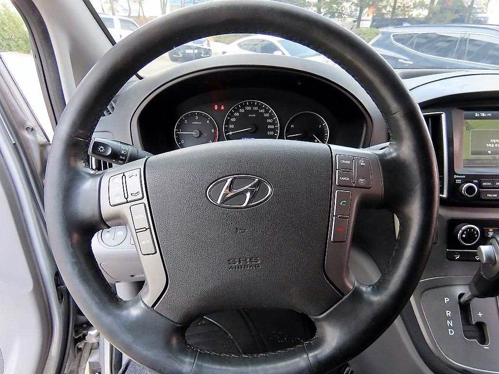 HYUNDAI Starex - Vista 7