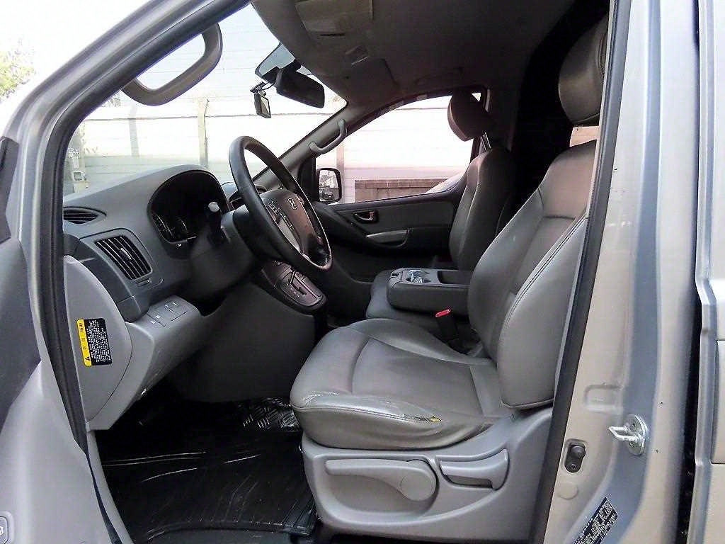 HYUNDAI Starex - Vista 5