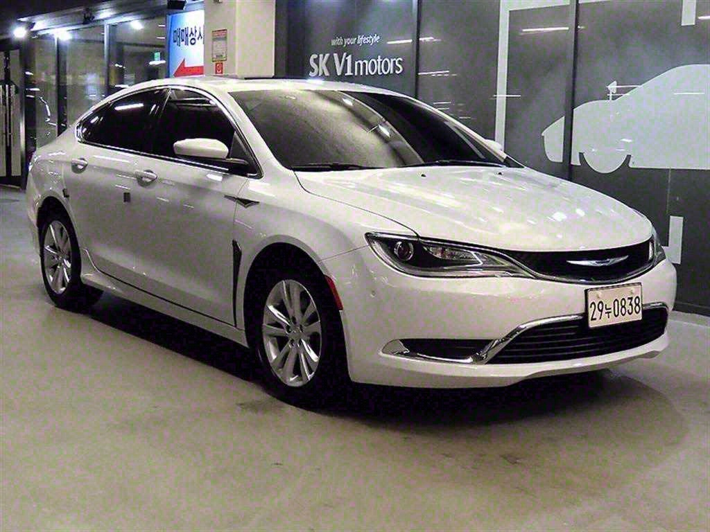 Chrysler 200