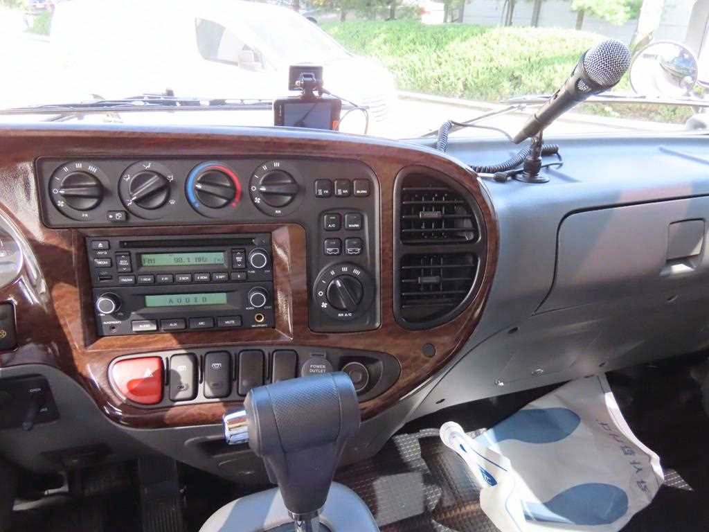 medium and large bus Hyundai bus - Vista 9