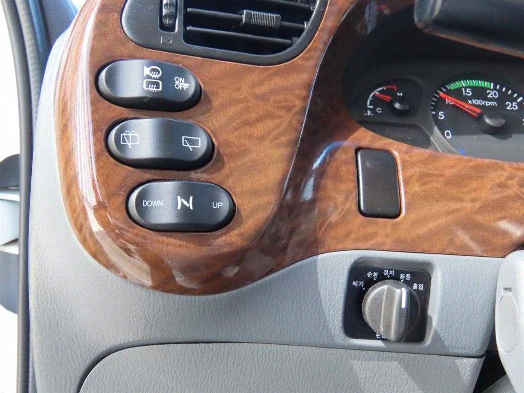 medium and large bus Hyundai bus - Vista 10