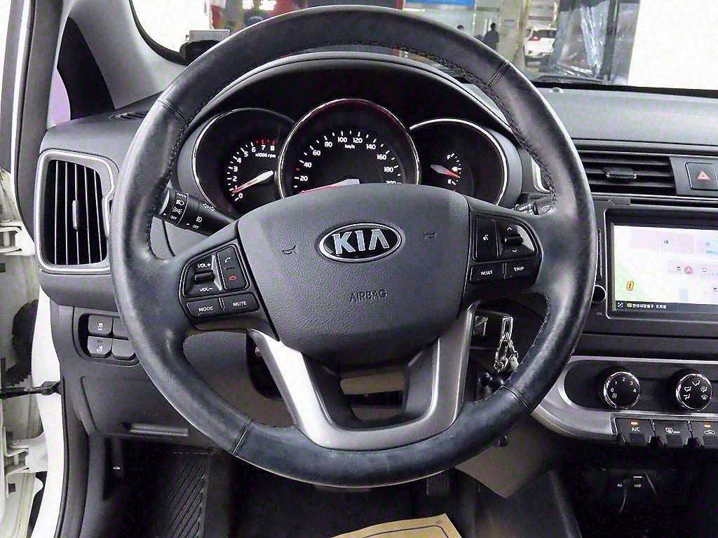 KIA Pride - Vista 9