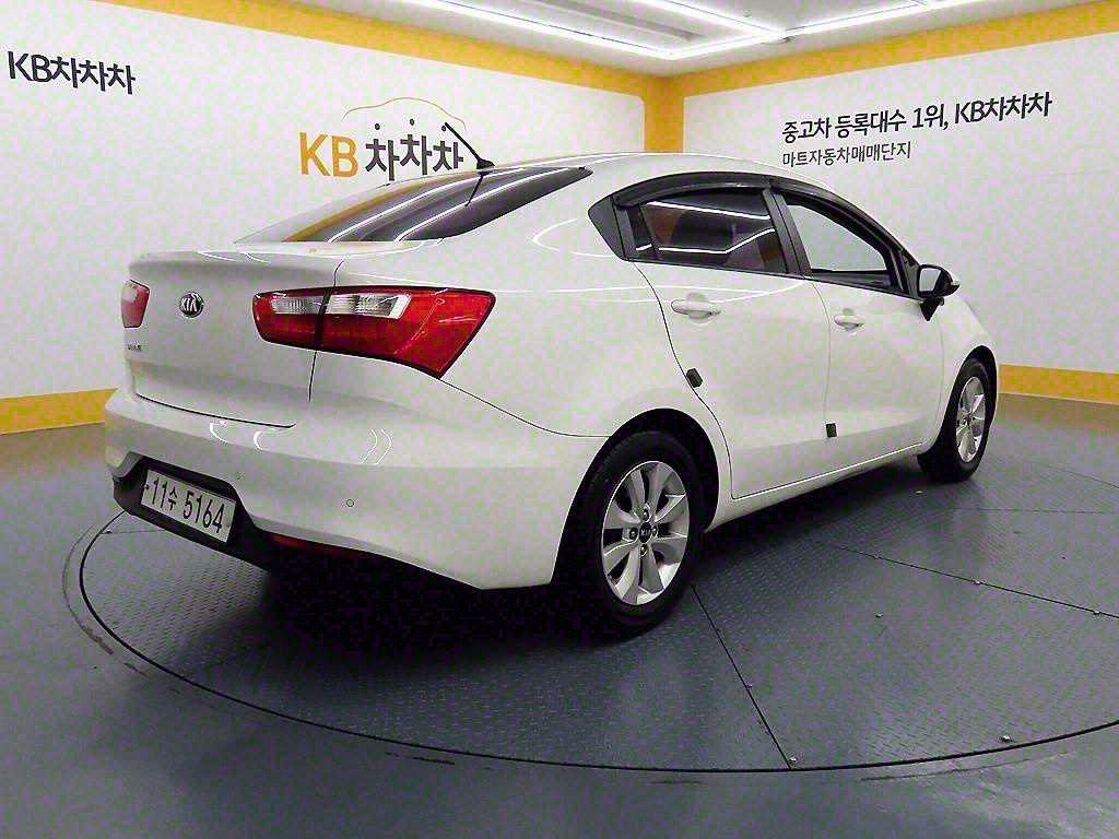 KIA Pride - Vista 4