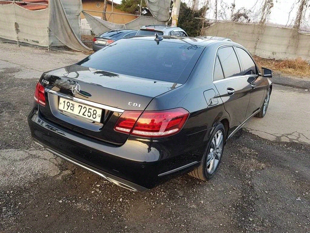 Mercedes Benz E class - Vista 5