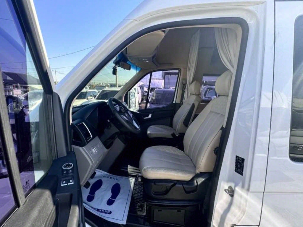 HYUNDAI Solati - Vista 5